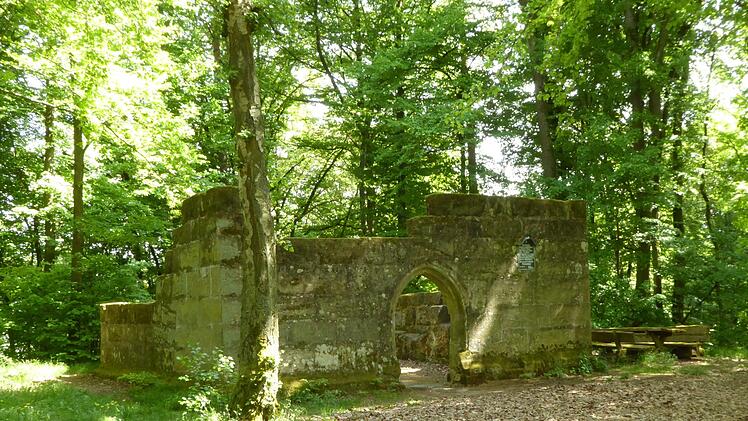Ruine der Helenenkapelle Alle Fotos: Andreas Reu&szlig;