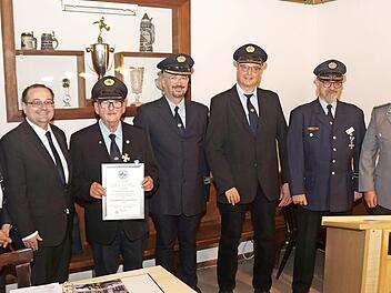 Der neu gewählte Kreisvorstand mit den Ehrengästen (v. l.): Sabina Sitzmann-Simon, Thomas Söder, Manfred Dippacher, Christian Müller, Matthias Voran, Bernhard Schmidt und Andreas Hanke.