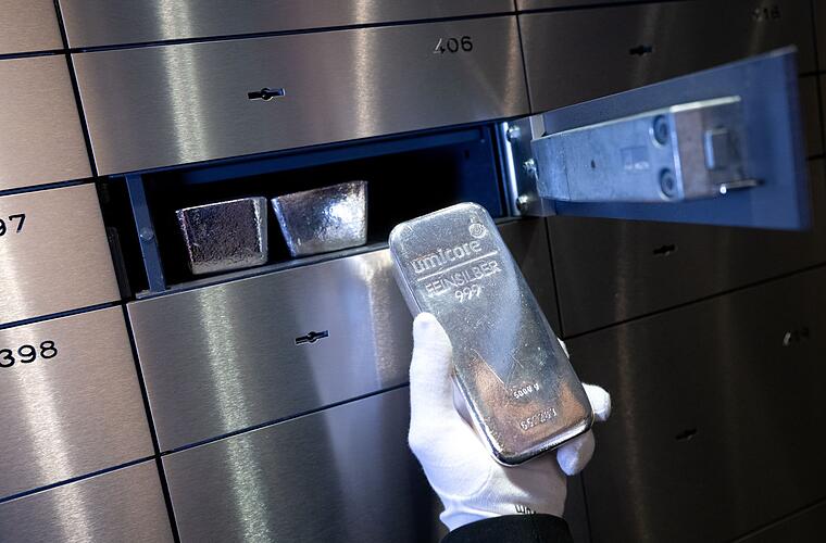 Silberpreis steigt erstmals über 100 Dollar