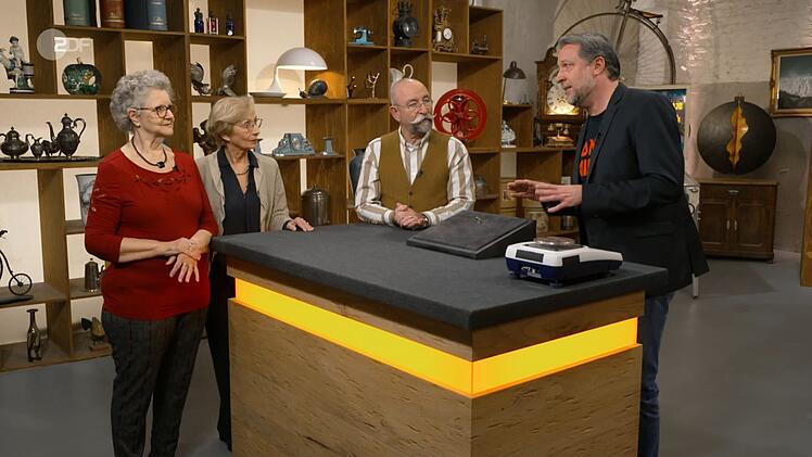 Der sogenannte "Fede"-Ring vermutlich aus England erreicht eine Expertise von 900 bis 1.200 Euro. Der Wunschpreis liegt mit 200 Euro deutlich darunter.