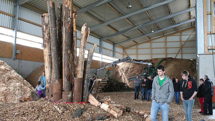 Vorführungen von Holzverarbeitung zogen im Unternehmen Muß viele Besucher an.  Fotos: Evi Seeger