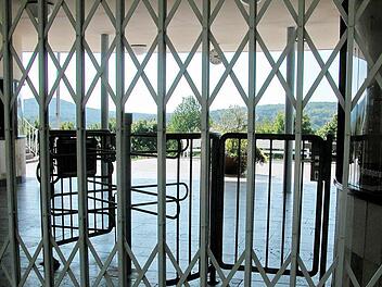 Eine vorzeitige Schließung des Terrassenfreibades aus Kostengründen hat einen deutlich geringeren Einsparungseffekt, als der Stadtrat bisher vermutet hat. Foto: Thomas Ahnert