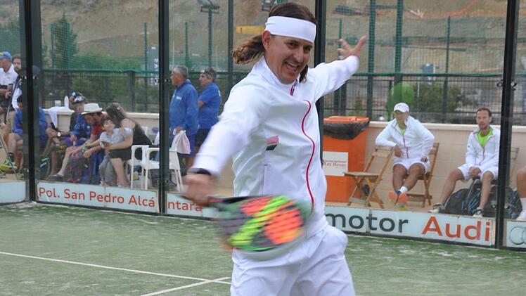 Als Tennislehrer beherrscht Payrleitner auch die Padel-Technik bestens. Lediglich an Erfahrung mangelt es noch. Fotos: privat