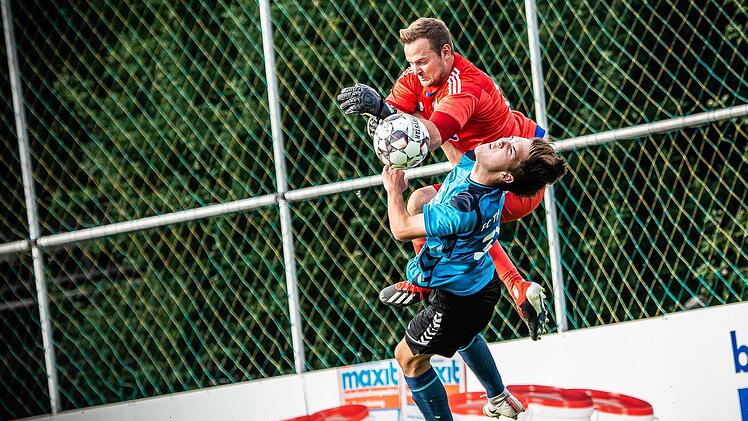 Kasendorfs Torwartn Cukaric kl&auml;rt in h&ouml;chster Not. Foto: Alexander Muck