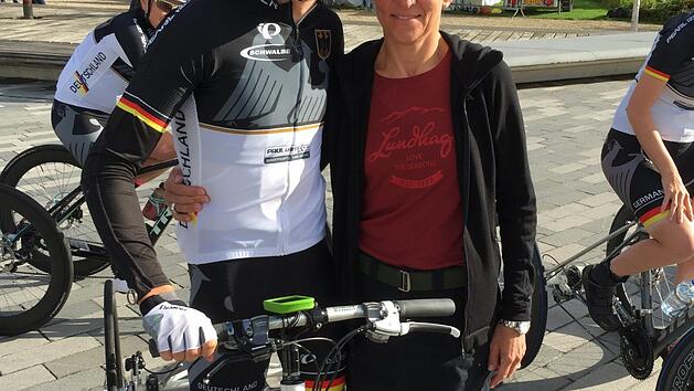 Stolzer Sohn: Maximilian J&auml;ger mit Mutter Barbara. Thomas J&auml;ger