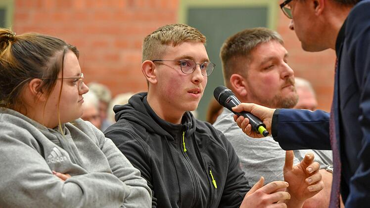 Kai Ehrhardt macht sich Sorgen um die Zukunft des gemeindeeigenen Brunnens.Foto: Ronald Rinklef