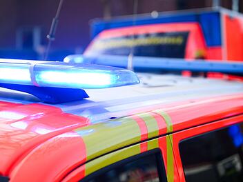 Transporter missachtet Stoppschild: Fahrer nach Unfall mit Lkw im Kreis Ansbach schwer verletzt