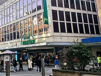 Ein Foto der Galeria-Kaufhof-Filiale in der Nürnberger Königstraße vom März 2023 - rund drei Monate vor der endgültigen Schließung des Kaufhauses.