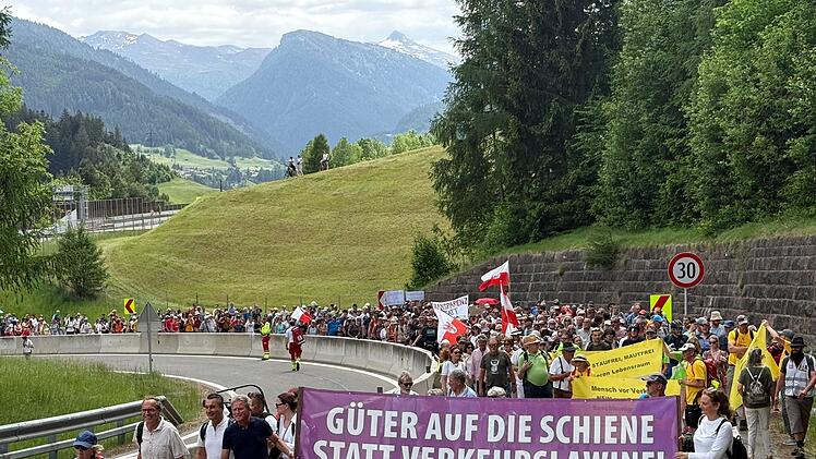 Demonstration und Totalsperre auf Brennerautobahn