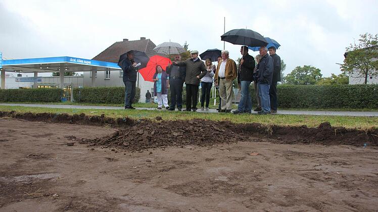 Der neue Parkplatz an der ERinfahrt von Heubach her nimmt Konturen an.