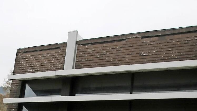 Kritik gab es in der Stadtratssitzung, dass die Abrisskosten für das Hallenbad den Stadträten nicht schriftlich vorlagen. Foto: eik