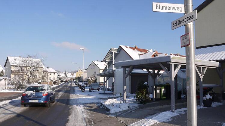 Am Scheideweg: Während die Gemeinde Weitramsdorf gegen das Urteil zu den Straßenausbaubeiträgen in der Schäfersgasse Berufung beantragen wird, nimmt sie das Urteil des Bayreuther Verwaltungsgerichtes zur Neukalkulation der Beiträge im Blumenweg an. Foto: Berthold Köhler