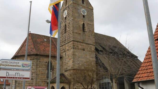 Sicherlich werden sich einige Breitengüßbacher über die unbekannte Flagge gewundert haben. Foto: Barbara Herbst
