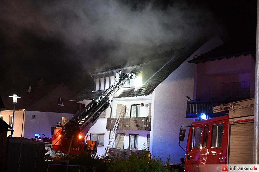 Feuer in Mehrfamilienhaus in Hallstadt im Landkreis Bamberg
