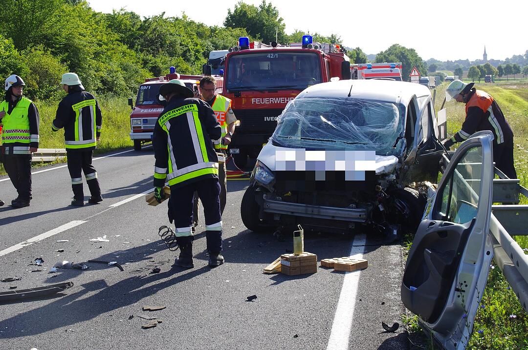 Frontalkollision auf B303 bei Beikheim