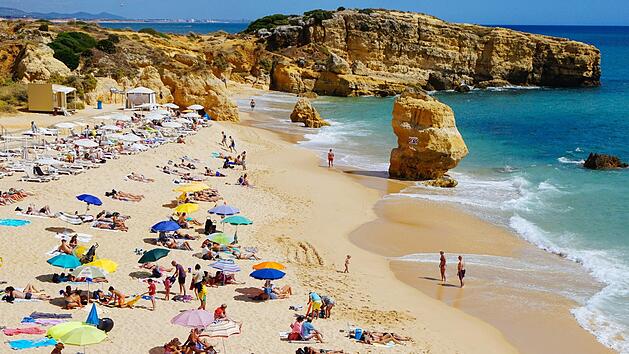 Wer seinen Dienstplan für 2020 schon kennt und seine Urlaubstage frühzeitig anmelden kann, sollte seinen Jahresurlaub möglichst schnell buchen. Hier sind unsere Empfehlungen Foto: unsplash.com/Dan Gold