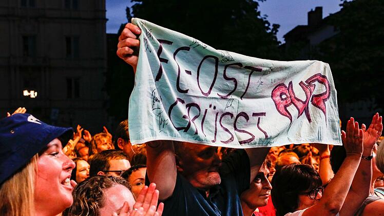 Pur nimmt das Schlossplatz-Publikum mit auf eine Reise ins Abenteuerland. Foto: Matthias Hoch