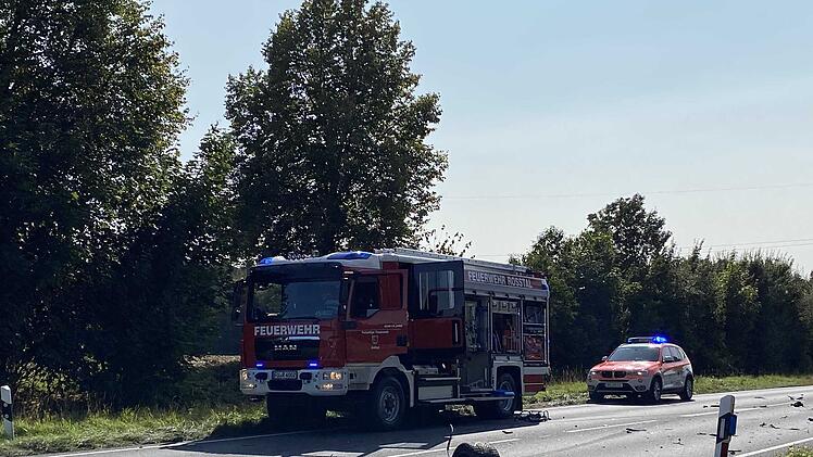 Auf der B14 zwischen Großweismannsdorf und Buchschwabach (Kreis Fürth) kam es am Samstag (19. September 2020)  zu einem Unfall, an dem drei Autos beteiligt waren.