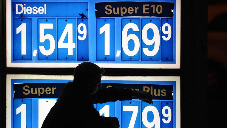 Klettern zu Ferienbeginn die Spritpreise wieder? Foto: dpa