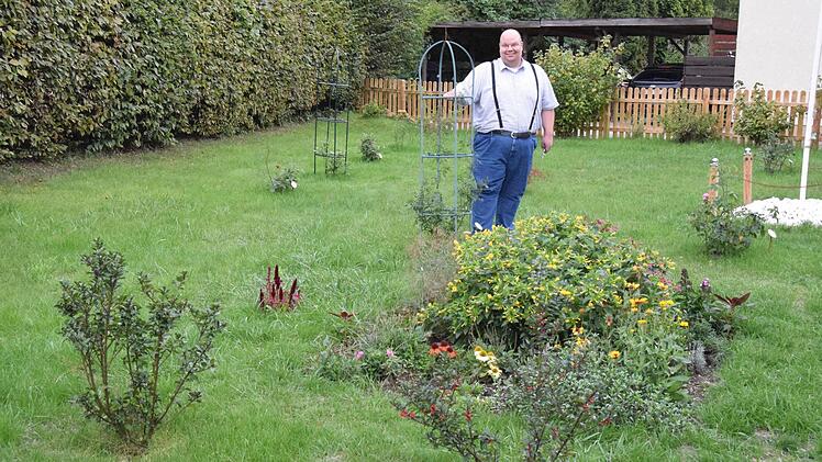 Michael Scholz in seinem "englischen Garten"  Foto: Ronald Rinklef