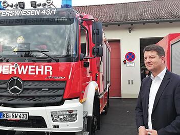 Staatssekretär Sandro Kirchner besuchte die Feuerwehr in Reiterswiesen.