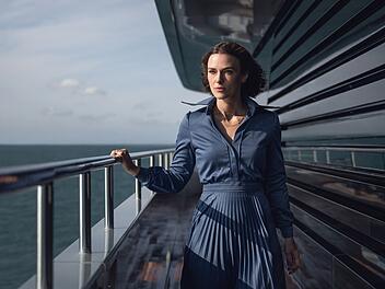 Ein Mord an Bord eines luxuriösen Kreuzfahrtschiffes - und keinen interessiert's? Reisejournalistin Laura (Keira Knightley) findet mit ihrer Beobachtung kein Gehör, weil kein Passagier zu fehlen scheint.