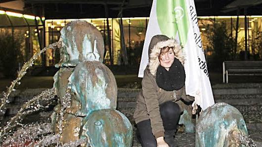 Ein Teelicht als Symbol für Hoffnung und Glauben.  Foto: Gerda Völk