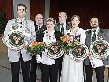 Die neuen Gauschützenköniginnen und -könige (vorne, von links): An-dreas Kunzmann (Breitengüßbach), Melanie Moroskow (Merkendorf), Carola Müller (Effeltrich) und Markus Wingert (Igelsdorf) Foto: Erlwein