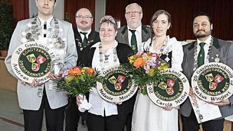 Die neuen Gauschützenköniginnen und -könige (vorne, von links): An-dreas Kunzmann (Breitengüßbach), Melanie Moroskow (Merkendorf), Carola Müller (Effeltrich) und Markus Wingert (Igelsdorf) Foto: Erlwein