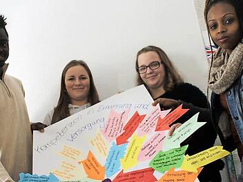 Mohamed, Fenja, Melanie und Tigist (von links) machen derzeit ihre Ausbildung an der GGSD in Vierzehnheiligen. Foto: Lisa Kieslinger