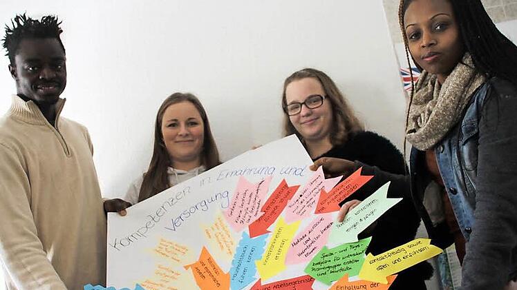 Mohamed, Fenja, Melanie und Tigist (von links) machen derzeit ihre Ausbildung an der GGSD in Vierzehnheiligen. Foto: Lisa Kieslinger