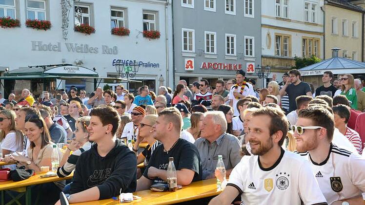 Public Viewing auf dem Kulmbacher Marktplatz Foto: Uschi Prawitz