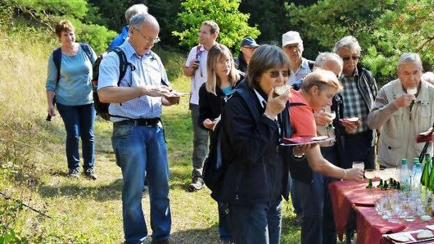 Besucher kosten auf dem Premiumwanderweg auch regionale Produkte. Die Wanderung wird nun gesondert beworben.  Foto: Bj&ouml;rn Hein/Archiv