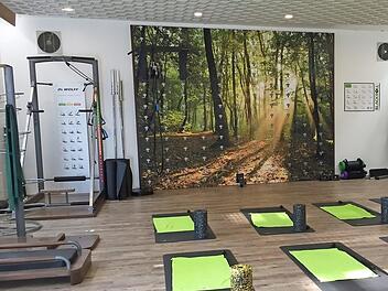 Hier fanden Hochzeitsfeiern, Jubiläen und Vereinsveranstaltungen statt. Dieser über 90 Quadratmeter große Raum ist schon fast vollständig als Fitness- Kurs- und Trainingsraum ausgebaut worden. Foto: Karl-Heinz Hofmann