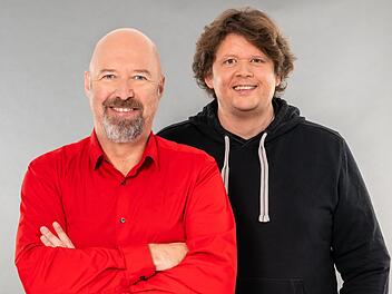Die Satirekollegen Werner Doy&eacute; (rechts) und Andreas Wiemers blicken auf das Jahr zur&uuml;ck.