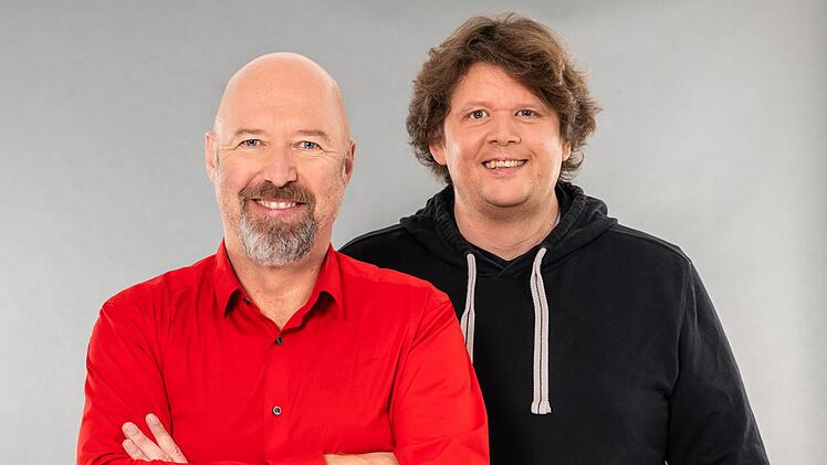 Die Satirekollegen Werner Doy&eacute; (rechts) und Andreas Wiemers blicken auf das Jahr zur&uuml;ck.