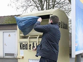 Bei Containern, die kaum Informationen auf der Hülle stehen haben, sollte der Spender stutzig werden. Fotos: Thomas Heuchling