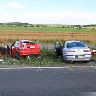 Schwerer Verkehrsunfall auf B470: 18-Jähriger lebensgefährlich verletzt