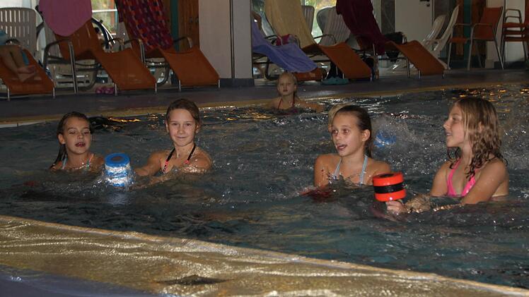 Gesundheitsstadt Bad Brückenau: 40 Grundschüler machten einen Auffrischungskurs in der Therme Sinnflut. Foto: Ulrike Müller