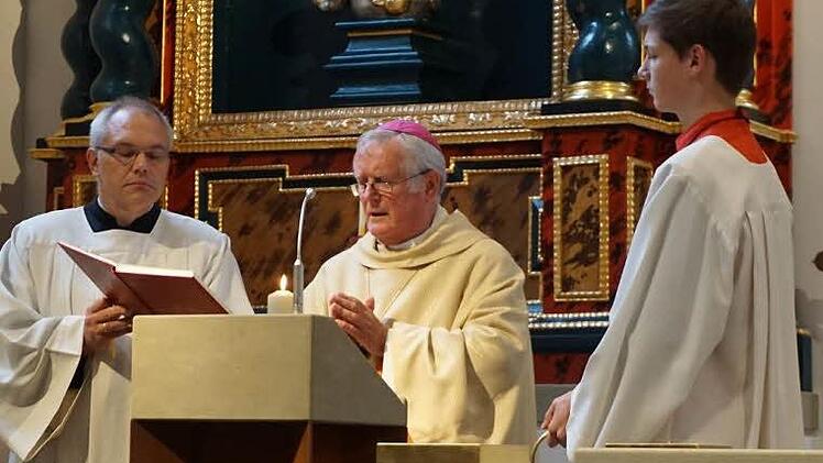 Altarweihe auf dem Volkersberg durch Bischof Friedhelm Hofmann am 2. Oktober 2016 Foto: Marion Eckert
