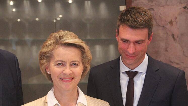 Bundesverteidigungsministerin Ursula vonder Leyen (CDU) war der Einladung vom Bundestagsabgeordneten und Direktkandidaten der CSU, Stefan Müller, nach Atzelsberg gefolgt. Foto: Jann Weckel