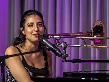 Bei ihrem Coburg-Debüt beeindruckte Noam Vazana das Publikum mit ihrer Vielseitigkeit und Ausdruckskraft. Foto: Jochen Berger