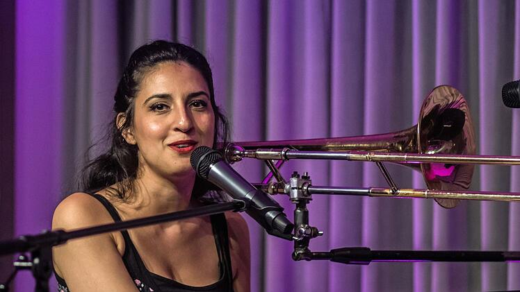 Bei ihrem Coburg-Debüt beeindruckte Noam Vazana das Publikum mit ihrer Vielseitigkeit und Ausdruckskraft. Foto: Jochen Berger