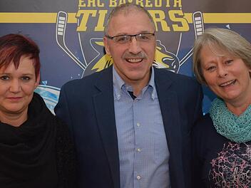 Der neue EHC-Vorsitzende Don Langlois mit seinen Stellvertreterinnen Karin Proß (rechts) und Christiane Colditz (links). Foto: privat
