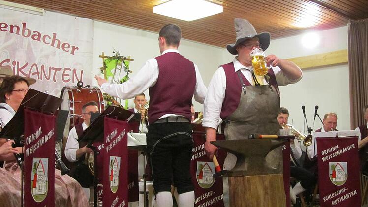 Die Original Weißenbacher Schloßhofmusikanten beim Konzert zum 25-jährigen Bestehen. Foto: Sebastian Vogt