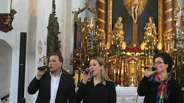 Das Trio "M & M, mit Eberhard Fasel, Franziska Fasel und Ursula Friedrich begeisterte in der Klosterkirche auf dem Kreuzberg. Foto: Regina Rinke