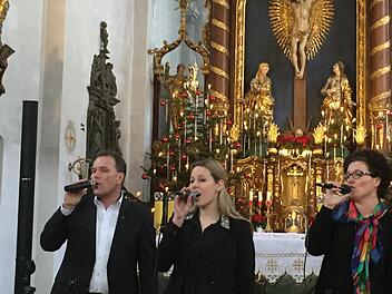 Das Trio "M & M, mit Eberhard Fasel, Franziska Fasel und Ursula Friedrich begeisterte in der Klosterkirche auf dem Kreuzberg. Foto: Regina Rinke