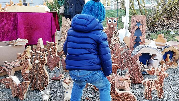 Viel Weihnachtliches zu bestaunen und zu kaufen gab es auch heuer wieder beim Nüdlinger Weihnachtsmarkt der Lebenshilfe