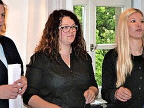 Das Ergebnis der Bürgerbefragung zum Thema "Tagespflege" stellten (von links) Katja Peetz, Daniela Lieberwirth und Yvonne Pittel vor. Foto: Reißaus