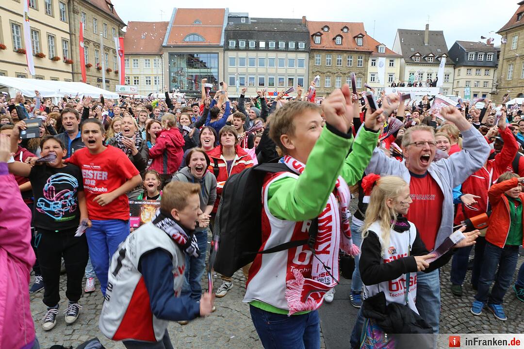 Fans des Spiela der Brose-Baskets am Maxplatz; Brose-Baskest sind Meister; Foto: Barbara Herbst